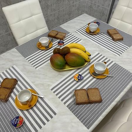 Casa Eleonora: A 5 Min Dal Mare + Free Parking Apartment Ventimiglia Luaran gambar