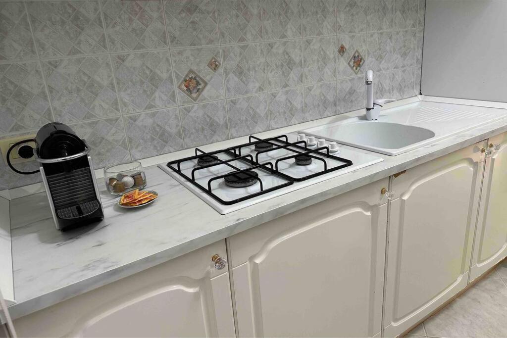 Casa Eleonora: A 5 Min Dal Mare + Free Parking Apartment Ventimiglia Luaran gambar