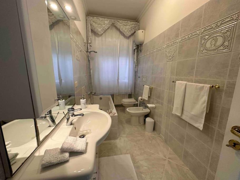 Casa Eleonora: A 5 Min Dal Mare + Free Parking Apartment Ventimiglia Luaran gambar