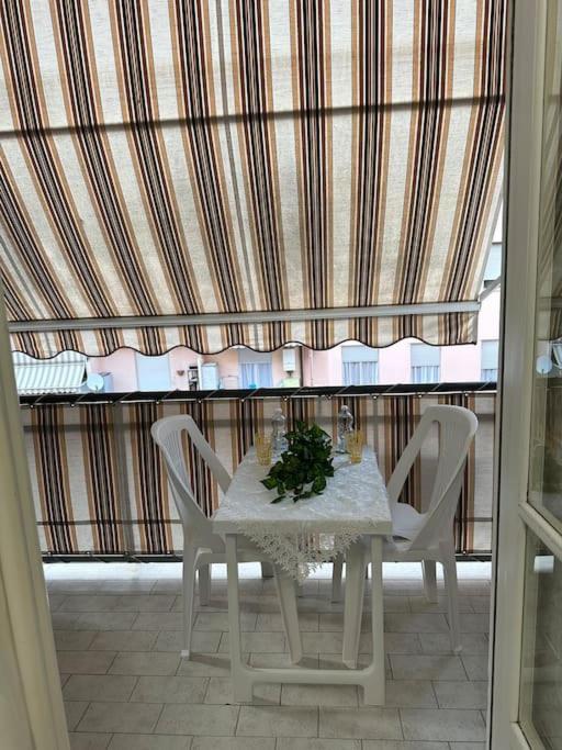 Casa Eleonora: A 5 Min Dal Mare + Free Parking Apartment Ventimiglia Luaran gambar