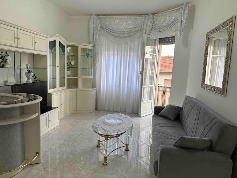 Casa Eleonora: A 5 Min Dal Mare + Free Parking Apartment Ventimiglia Luaran gambar